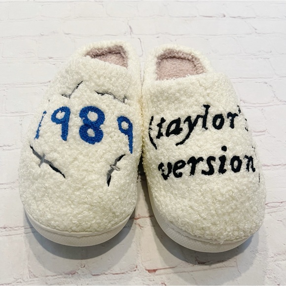 NEW! 1989 Taylor’s version seagull memory foam slippers women’s size 9.5-10 - Picture 4 of 10